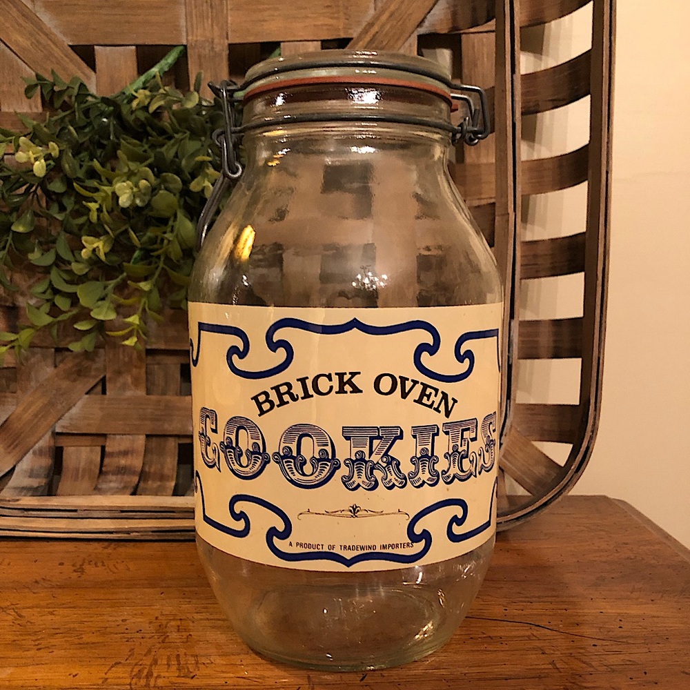 Vtg Tradewind Importers Brick Oven Cookies Flip Top Glass Jar, 3L